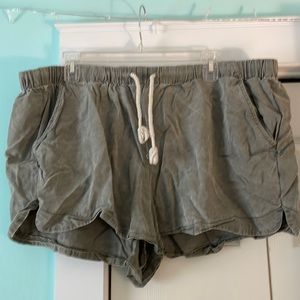 Like new Up West XL All Around Short - green